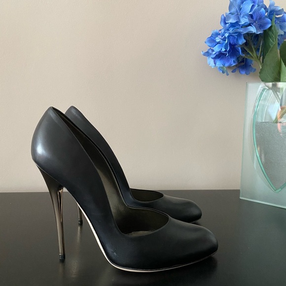 **PRICE DROP** Authentic Salvatore Ferragamo Black Pumps.Size 9.5 - Picture 13 of 13